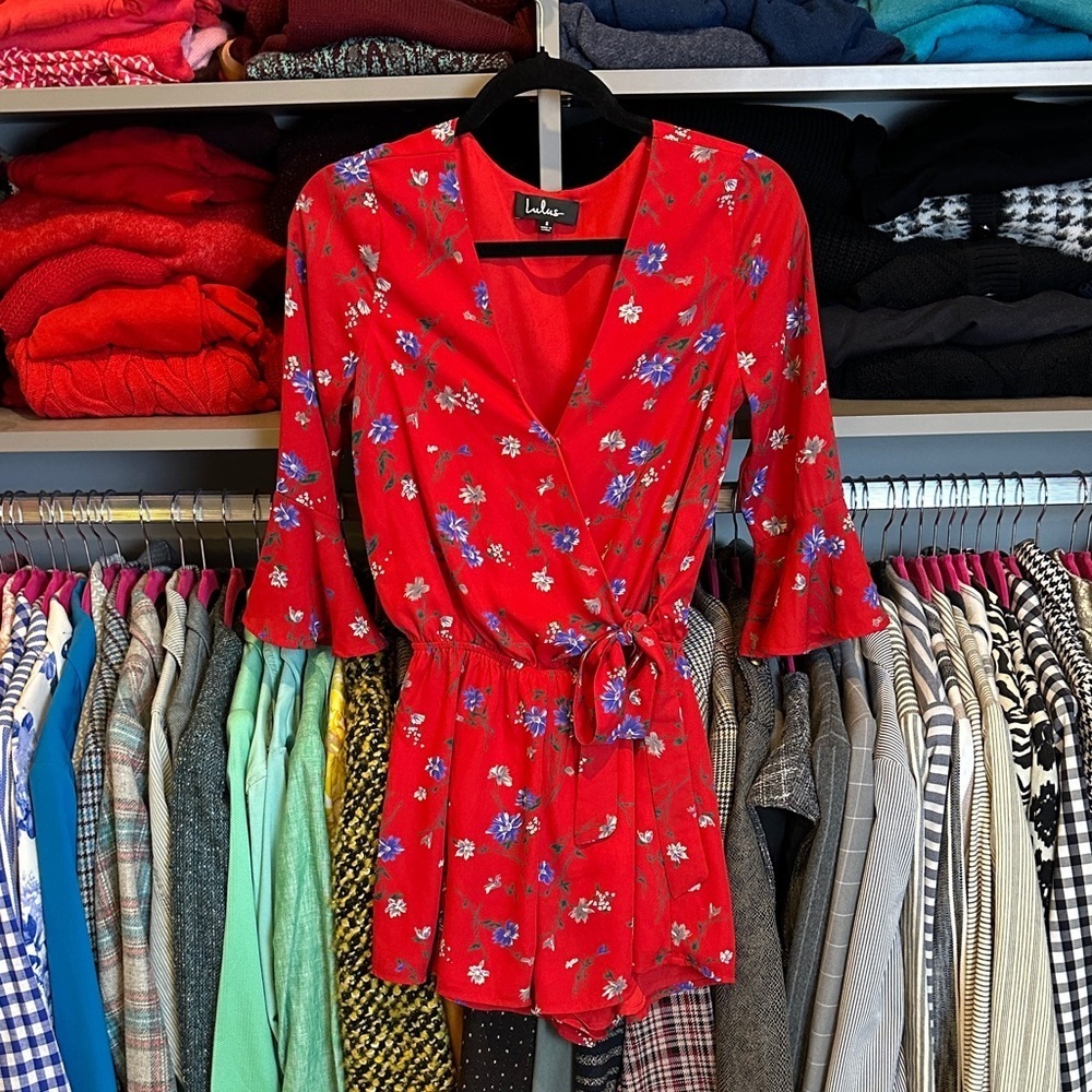 Lulus red/blue floral 3/4 sleeve elastic waistband front tie romper size S